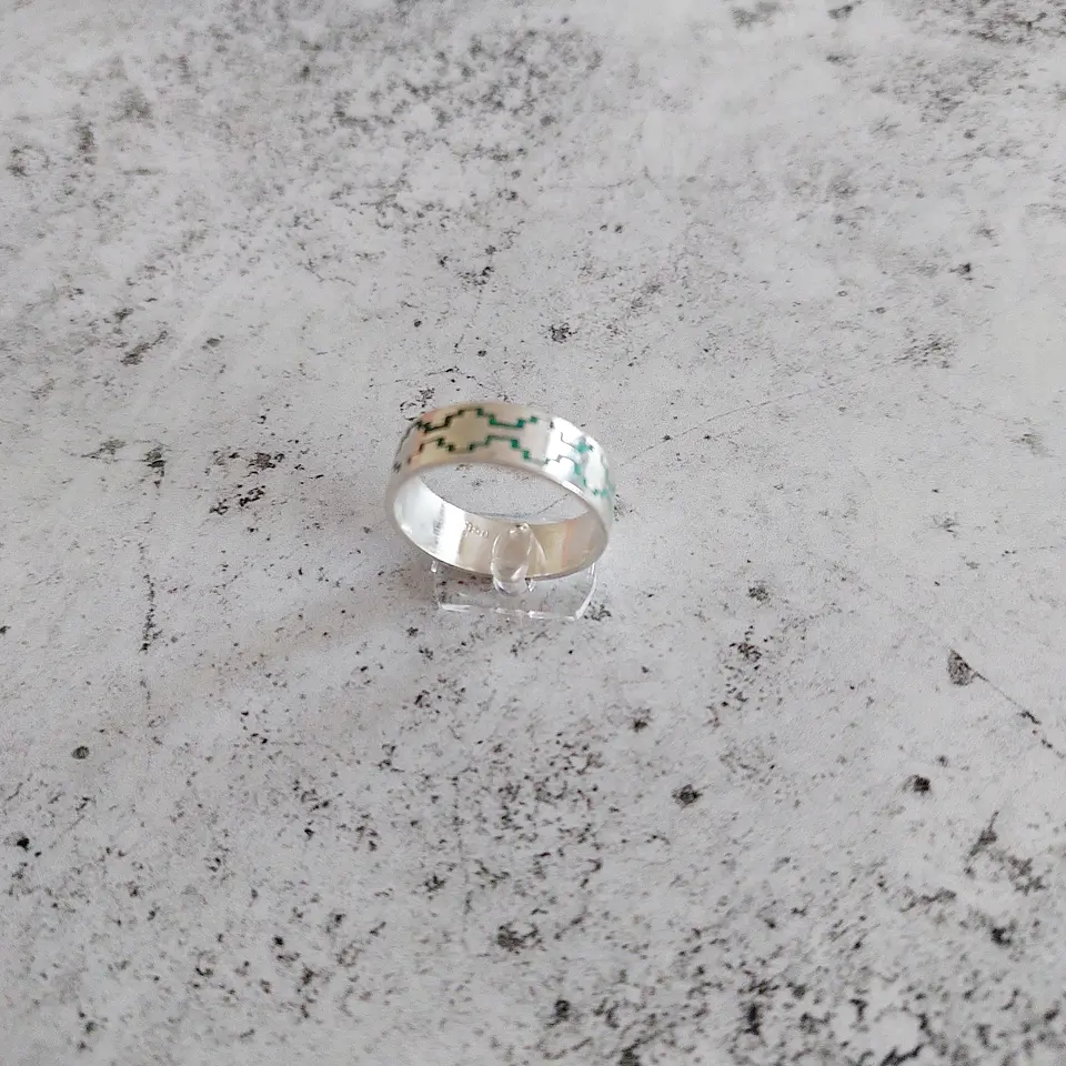 Anillo Mapuche Chakana Pillán hecho en plata 950 y piedra Malaquita 1