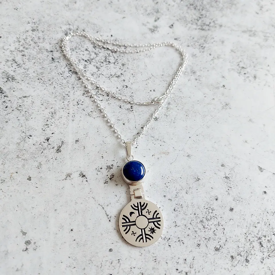 Collar Kultrún mapuche hecho en  Plata 950 con Piedra Lapislázuli 1