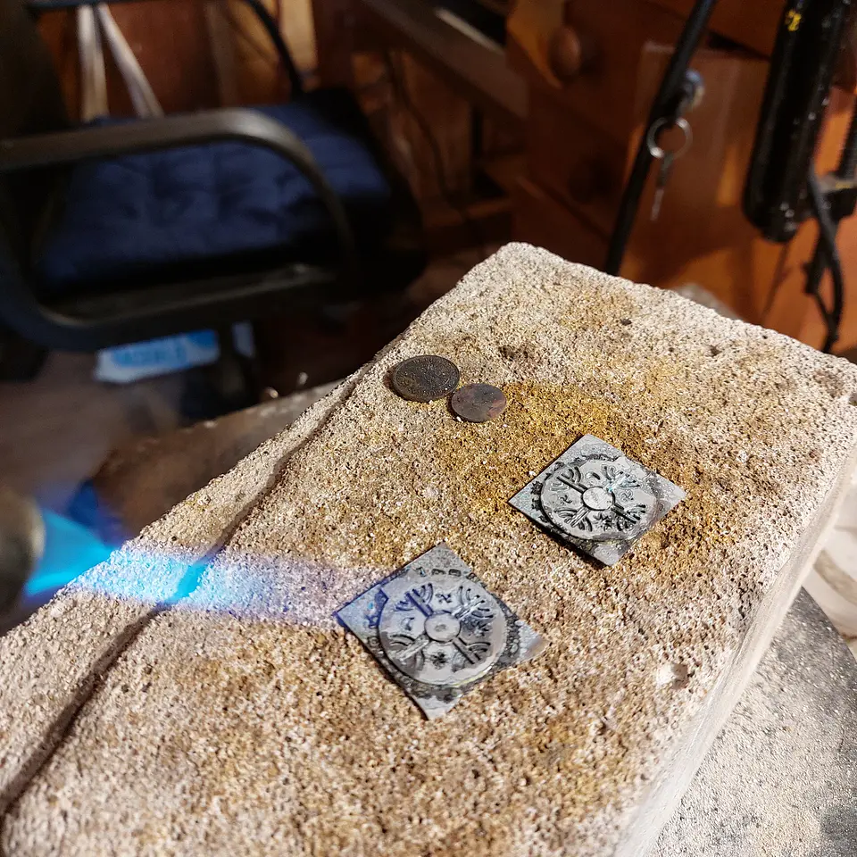 Collar Kultrún mapuche hecho en  Plata 950 con Piedra Lapislázuli 3