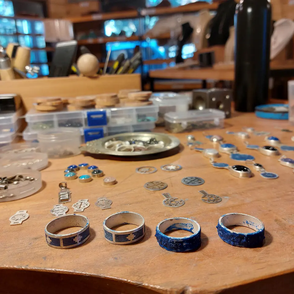 Anillo Mapuche Kultrún hecho en plata 950 y Lapislázuli 3