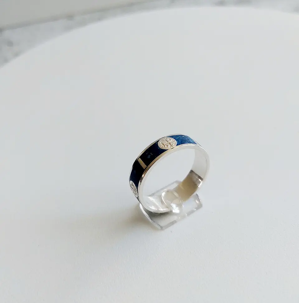 Anillo Mapuche Kultrún hecho en plata 950 y Lapislázuli 2