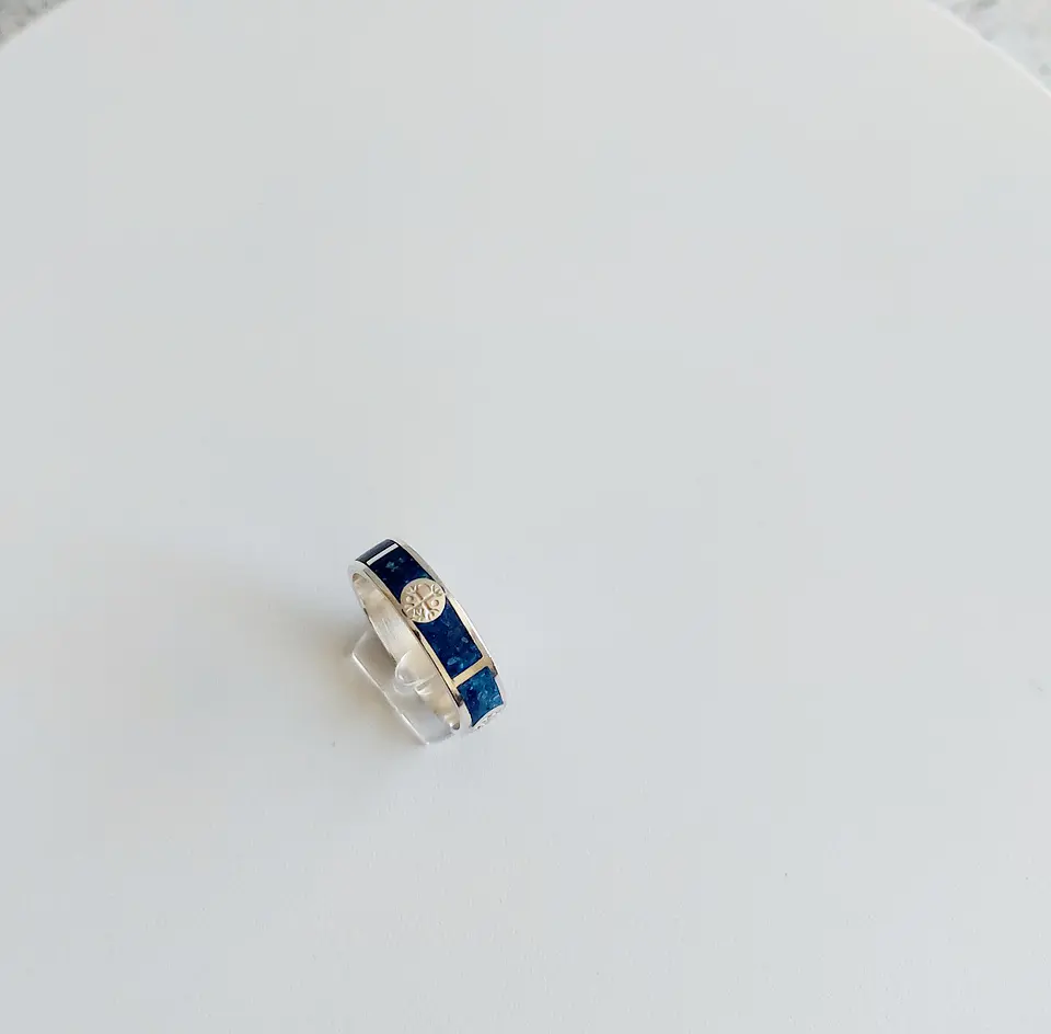 Anillo Mapuche Kultrún hecho en plata 950 y Lapislázuli 1