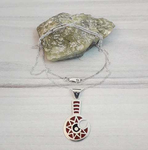 Collar Mapuche Toki Kura con Jaspe rojo y piedra volcánica hecho a mano en plata 950