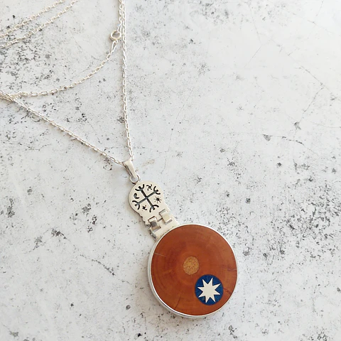 Collar Kultrún y Lucero de la mañana hecho en Plata  950 y  Picoyo de Araucaria Milenaria