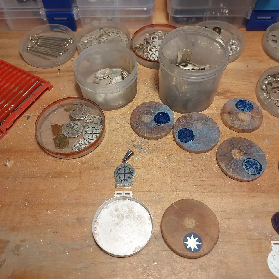 Collar Kultrún y Lucero de la mañana hecho en Plata  950 y  Picoyo de Araucaria Milenaria 2