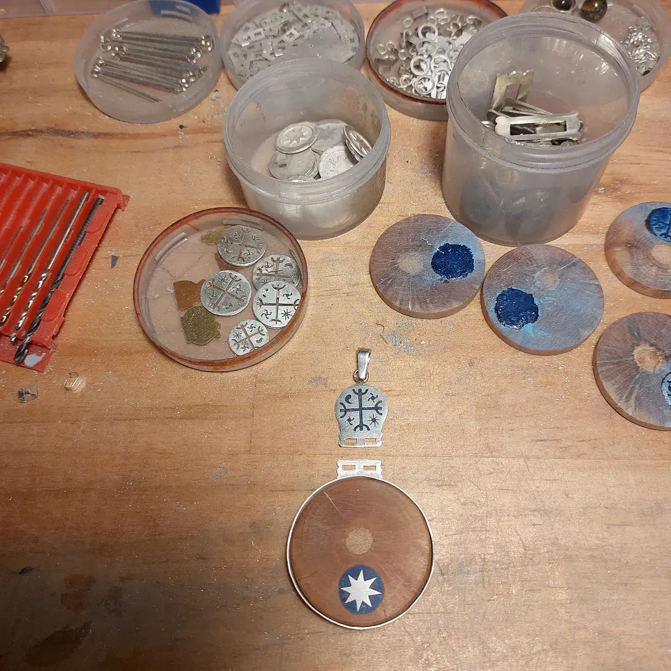 Collar Kultrún y Lucero de la mañana hecho en Plata  950 y  Picoyo de Araucaria Milenaria 5