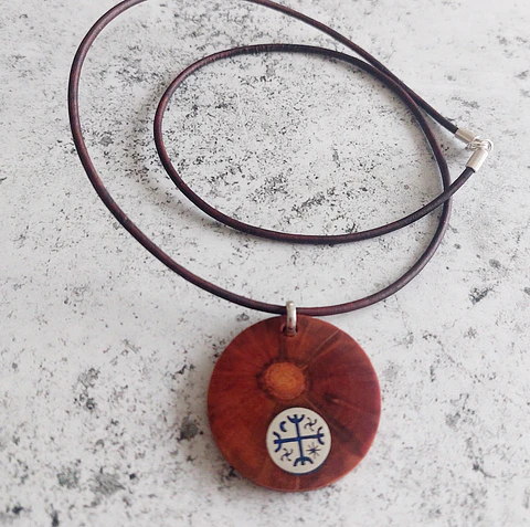 Collar de Picoyo Araucaria Milenaria diseño kultrún Mapuche en plata 950