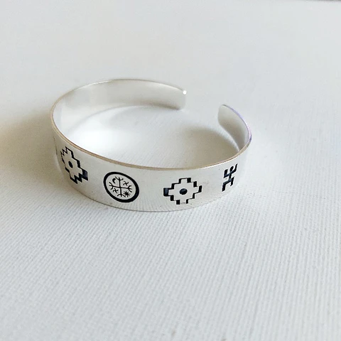 Esclava con Diseños Mapuche