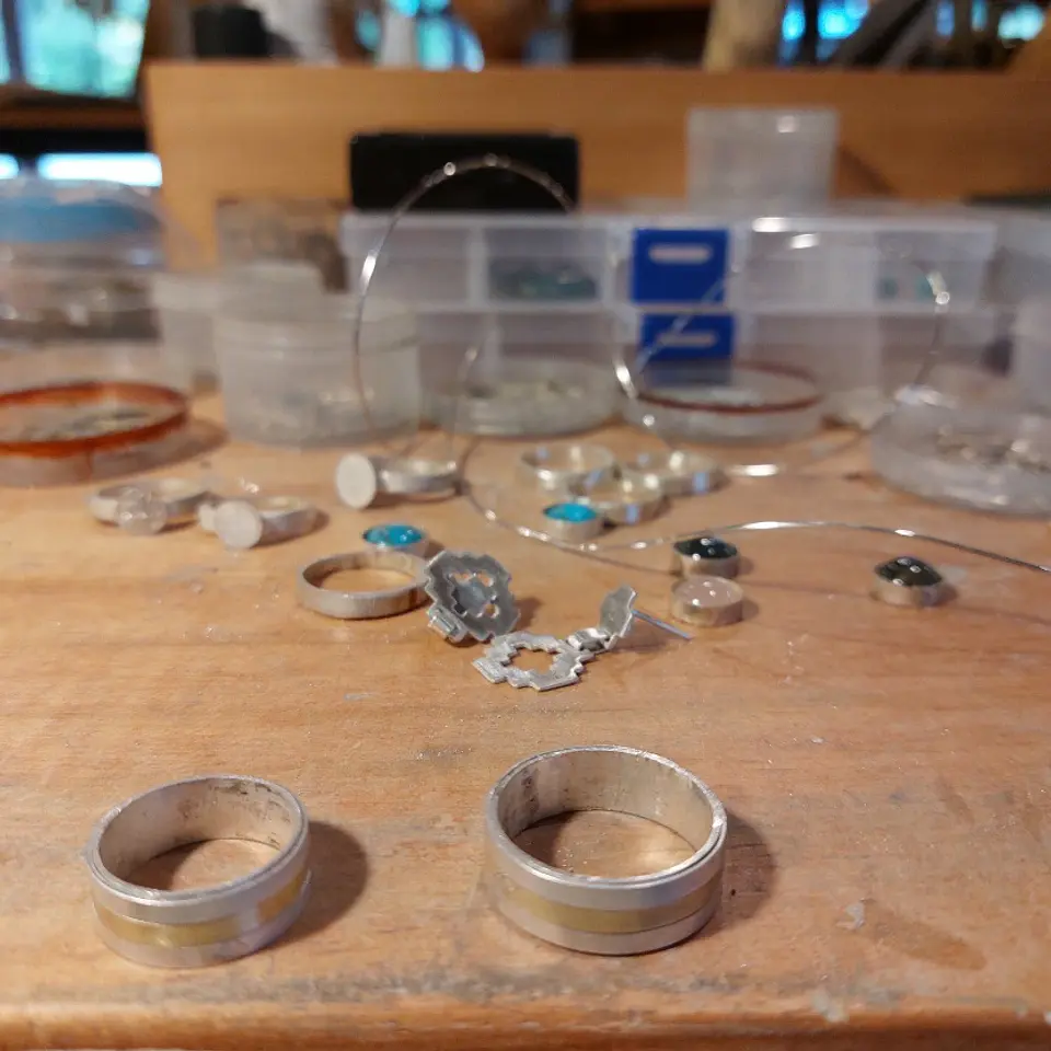 Anillo Mapuche Lucero de la mañana hecho a mano en Plata 950 y Oro 18k 4