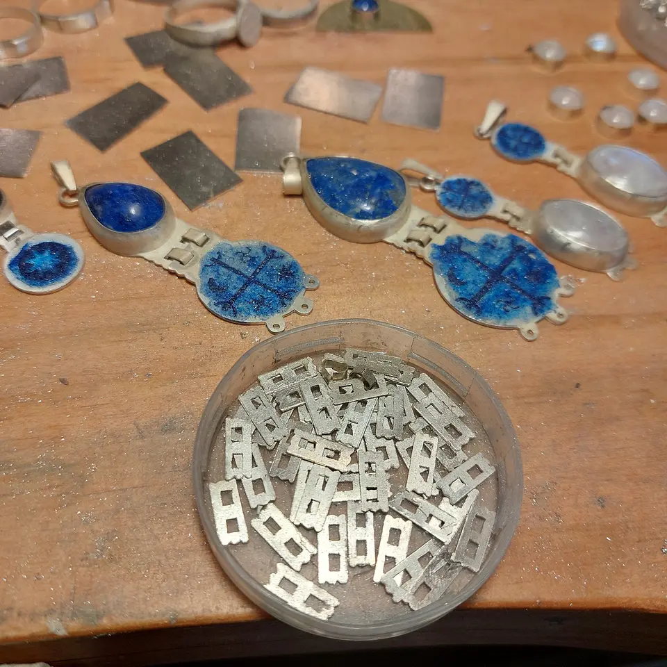 Collar Kultrún hecho en plata 950 y Lapislázuli 3