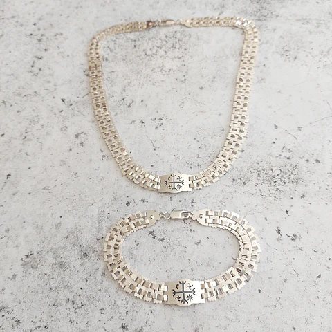 Conjunto Collar y Pulsera diseño Kultrún Mapuche hechos a mano en plata 950