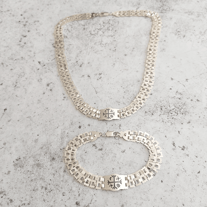 Conjunto Collar y Pulsera diseño Kultrún Mapuche hechos a mano en plata 950 1