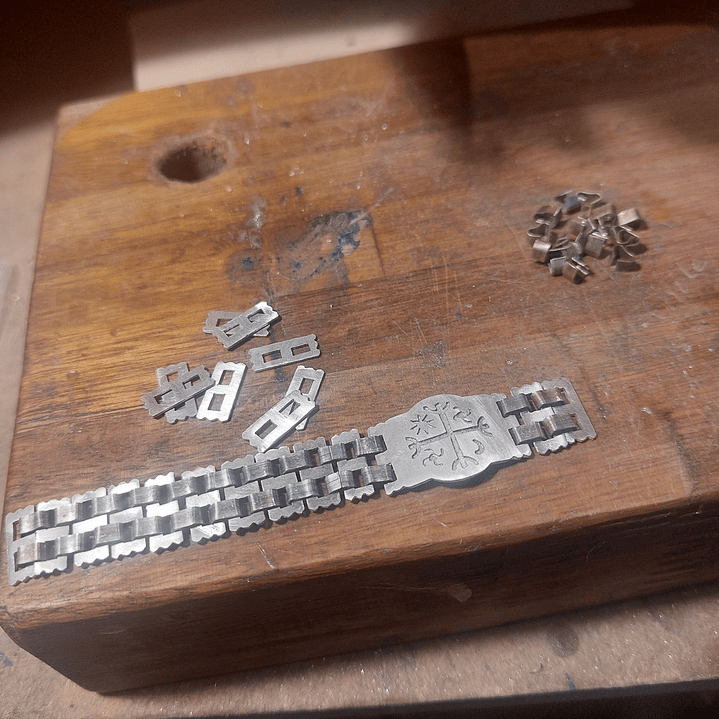 Conjunto Collar y Pulsera diseño Kultrún Mapuche hechos a mano en plata 950 3