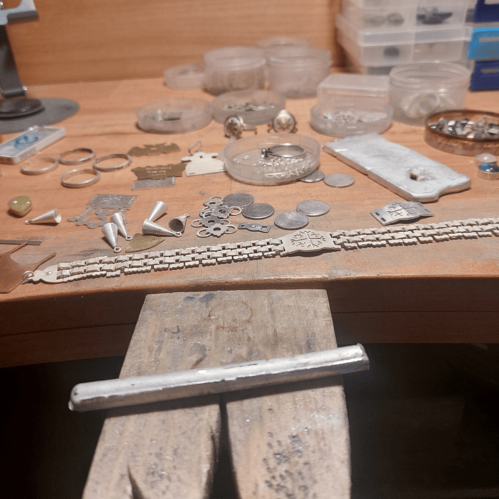 Conjunto Collar y Pulsera diseño Kultrún Mapuche hechos a mano en plata 950 4