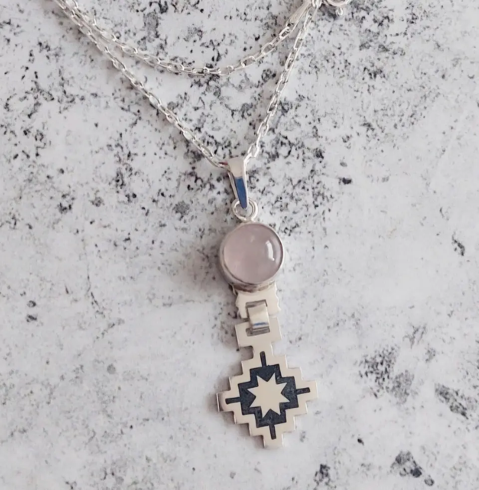 Collar Mapuche Chakana en Plata 950 con Cuarzo Rosa – Joya de Autor 1