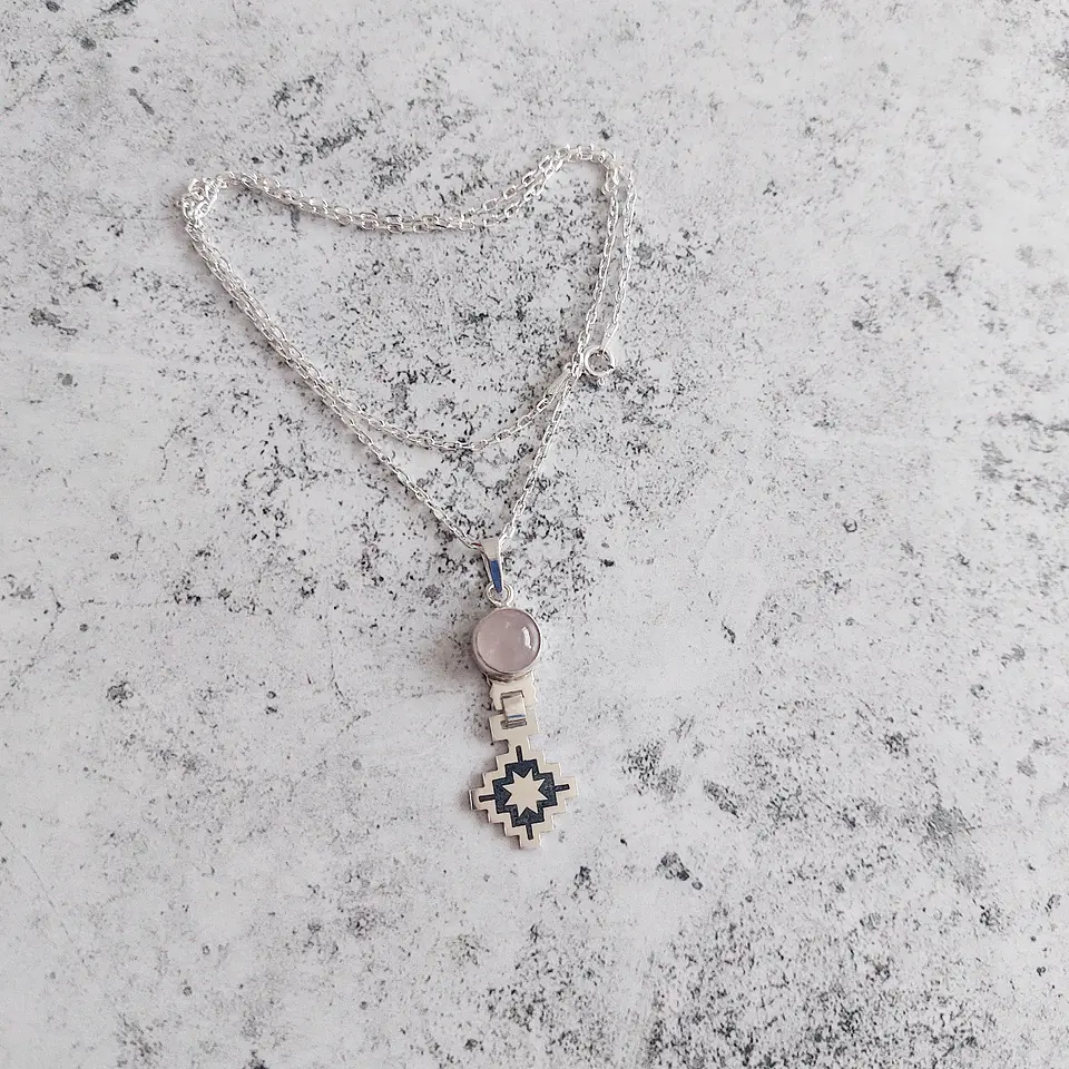 Collar Mapuche Chakana en Plata 950 con Cuarzo Rosa – Joya de Autor 2