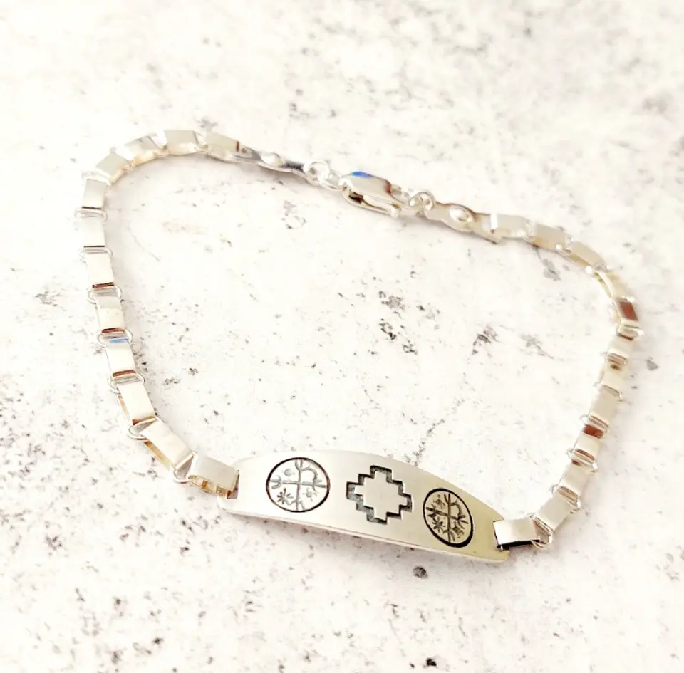 Pulsera Mapuche diseño Chakana y Kultrún 1
