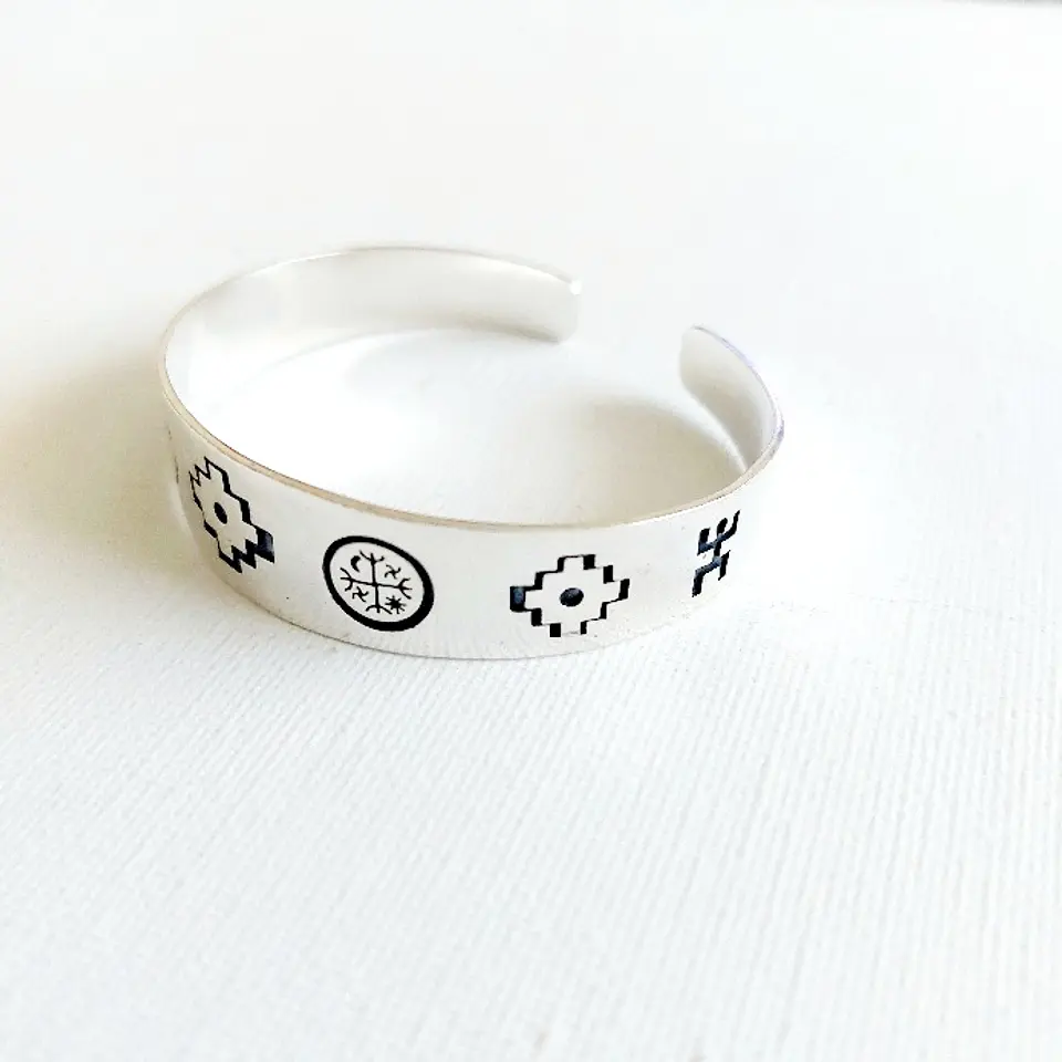 Pulsera Esclava Mapuche con Diseños Ancestrales 1