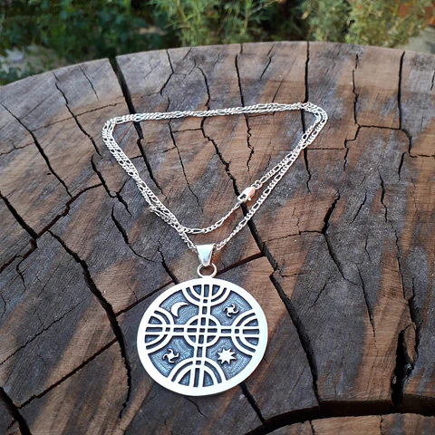 Collar Mapuche Kultrún calado y envejecido