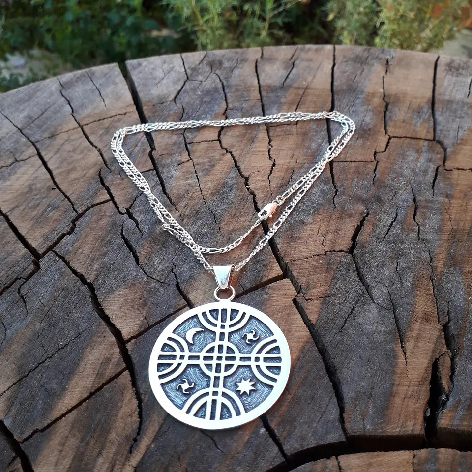 Collar Mapuche Kultrún calado y envejecido 1