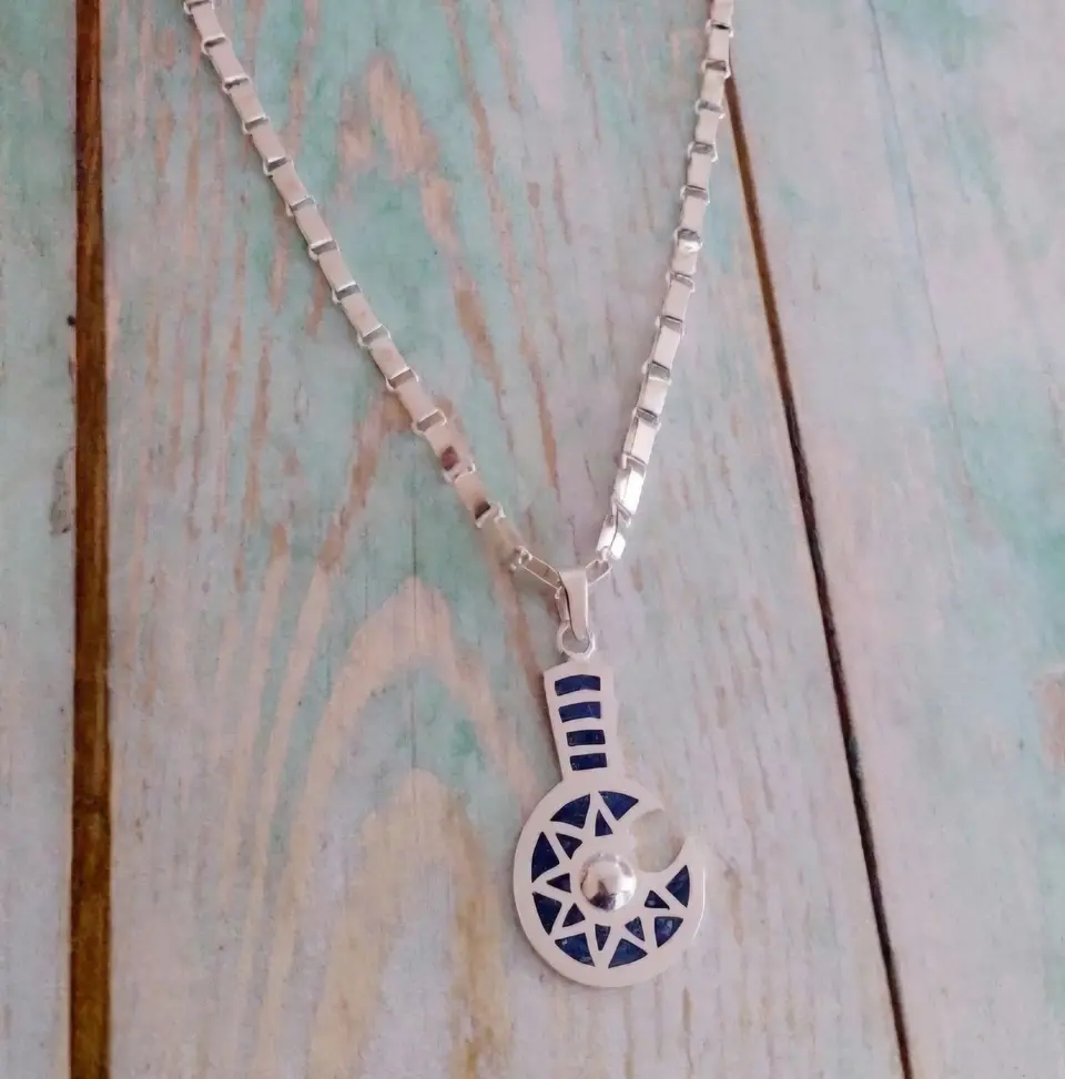 Collar Mapuche Toki Kura con Lapislázuli  1