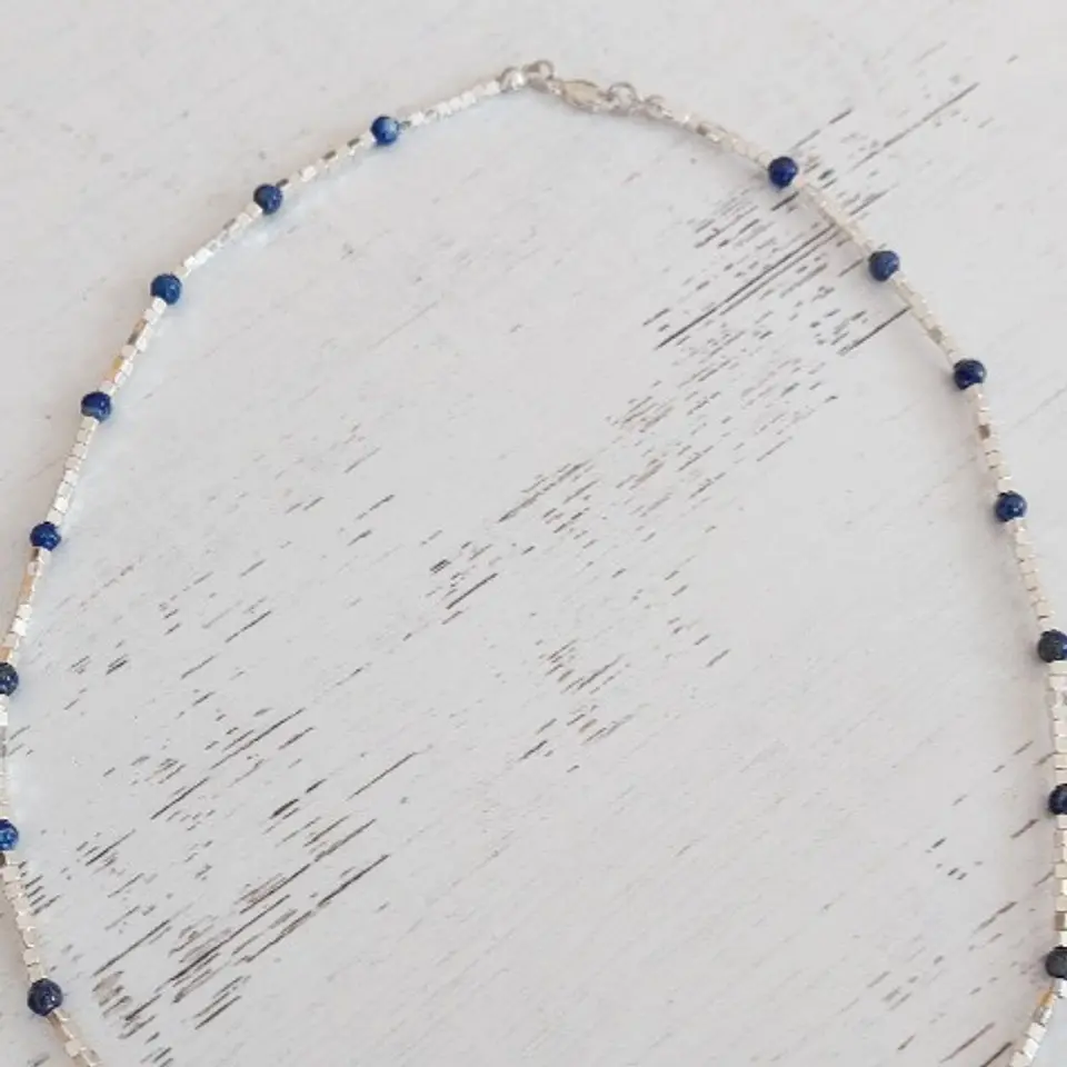 Cadena Mapuche de Mostacillas Cuadradas y Lapislázuli 2