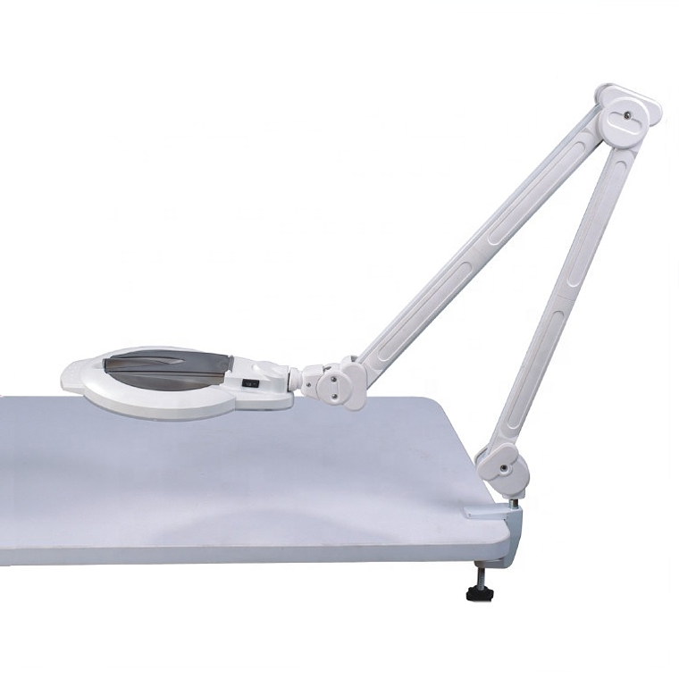 Lupa cosmetológica de mesa  2