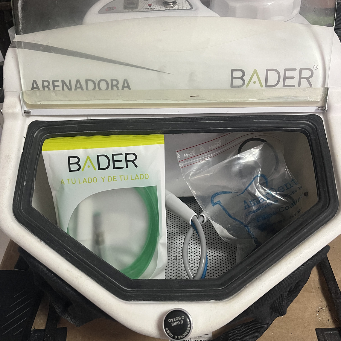 Jateadora com 1 copo e duas canetas Novas Bader 1