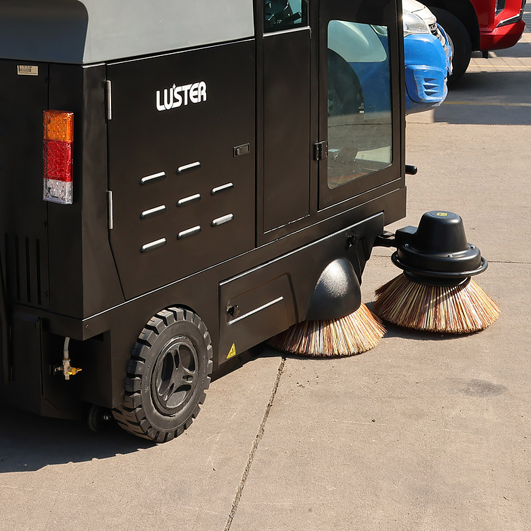 BARREDORA HOMBRE A BORDO BATERÍA 5500W 8V 150A A88 3