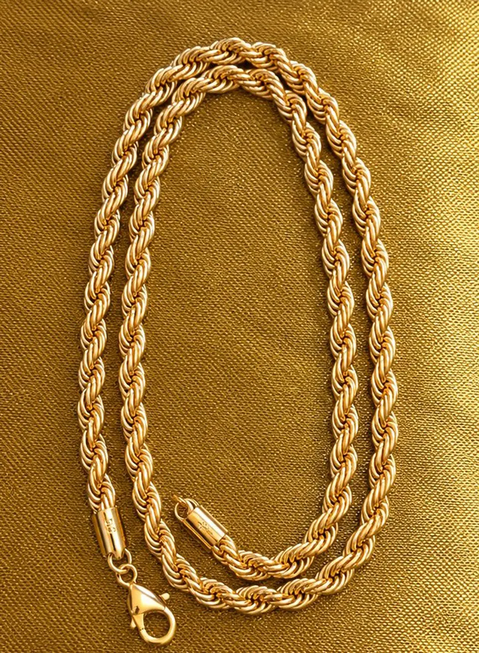 Collar dorado 1