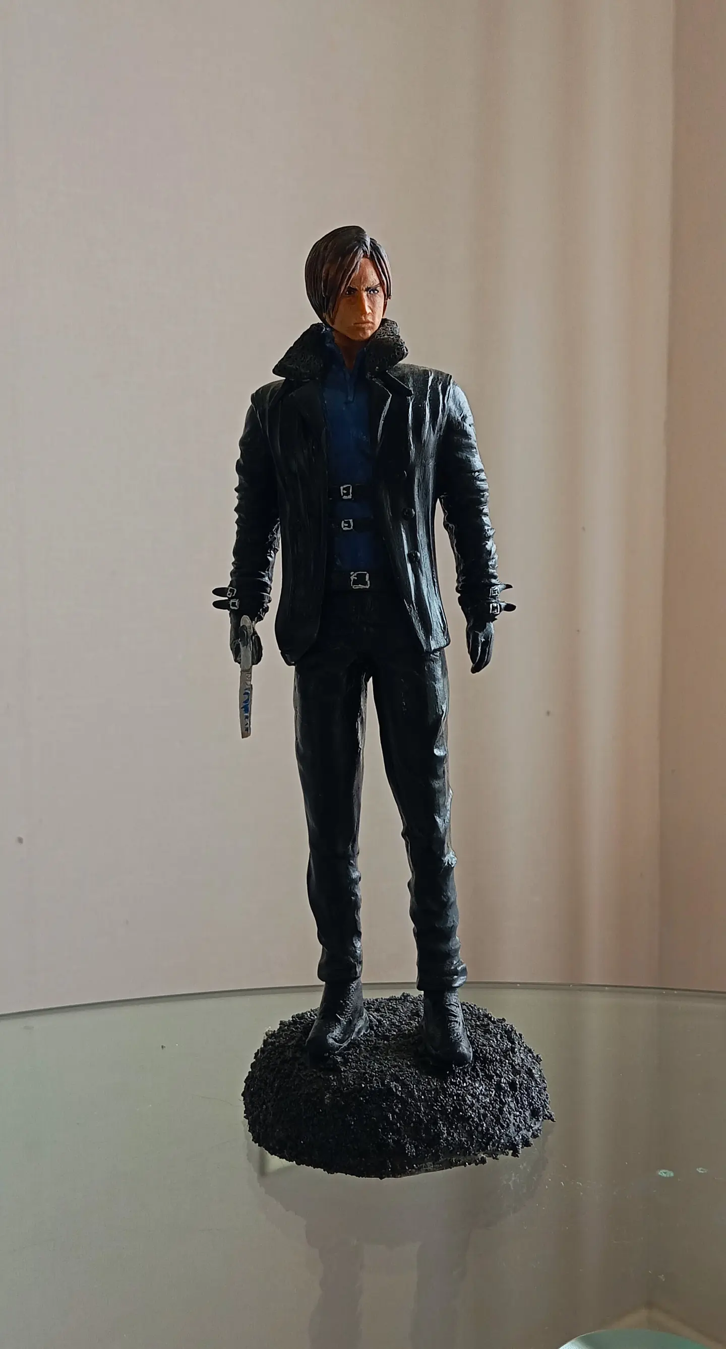 Resident Evil Leon S.Kennedy Estatuilla  11