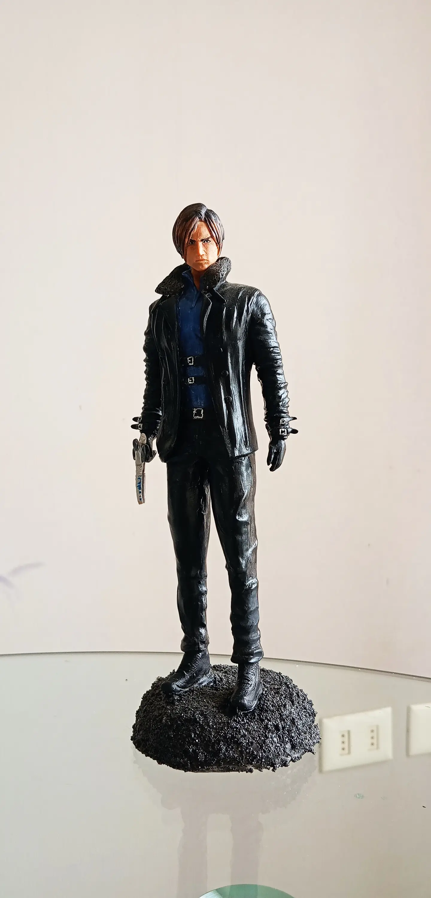 Resident Evil Leon S.Kennedy Estatuilla  4
