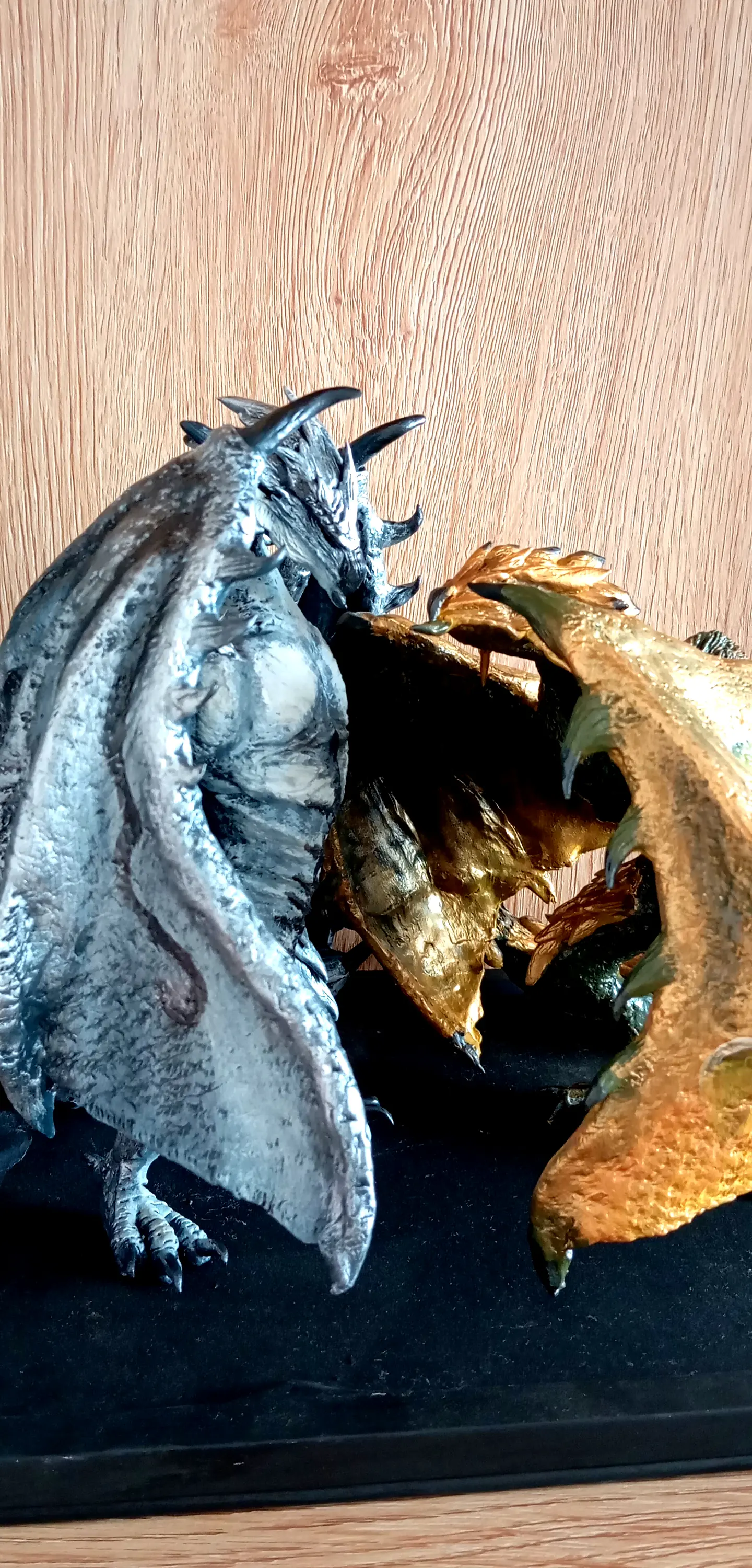 Monster Hunter Silver Rathalos y Gold Rathian escultura 3