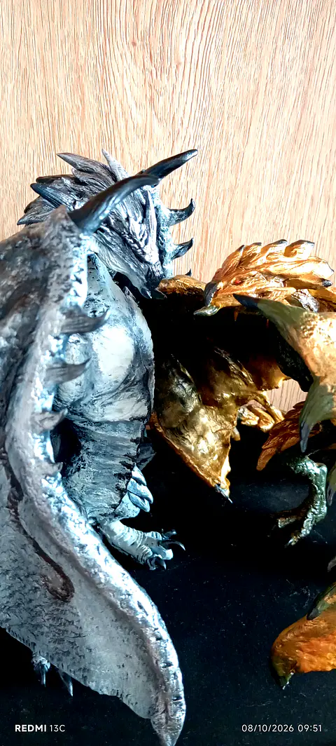 Monster Hunter Silver Rathalos y Gold Rathian escultura