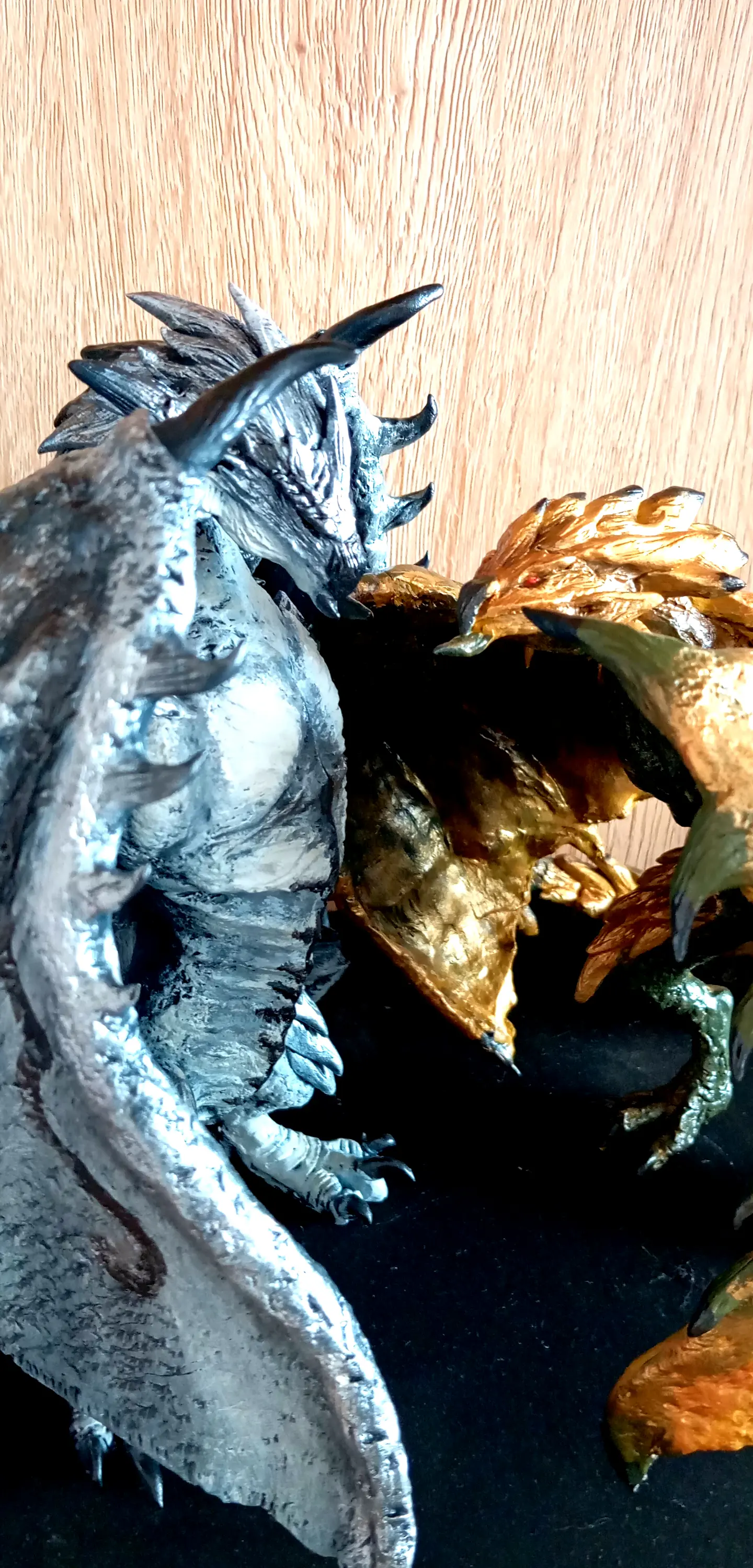 Monster Hunter Silver Rathalos y Gold Rathian escultura 2