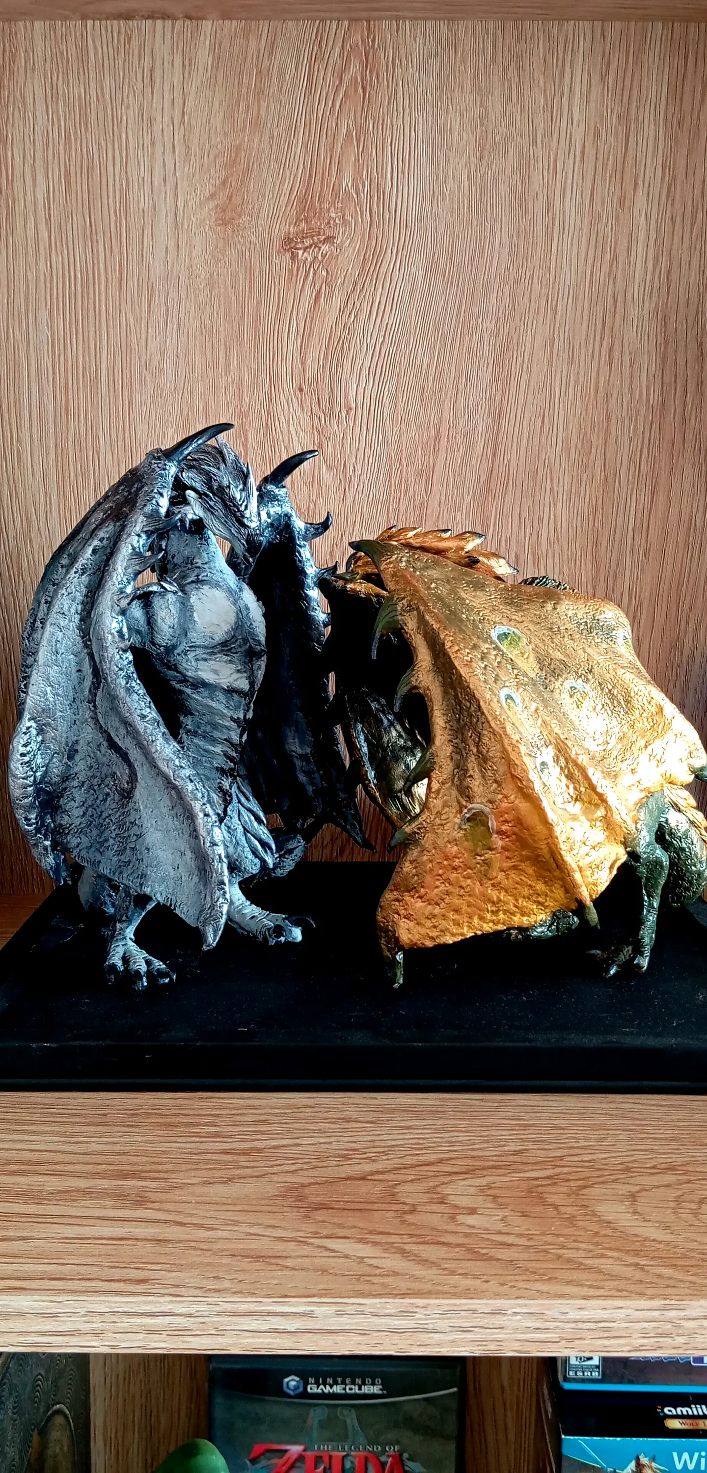 Monster Hunter Silver Rathalos y Gold Rathian escultura 1
