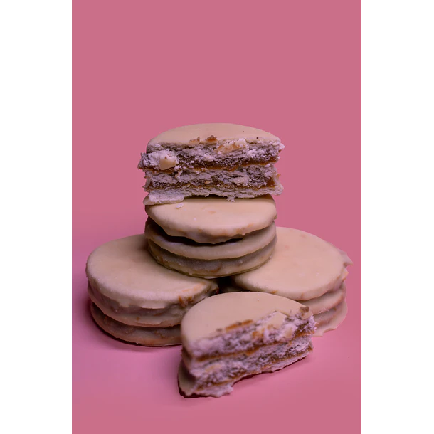Alfajor bañado en chocolate blanco Cuchufeli 2