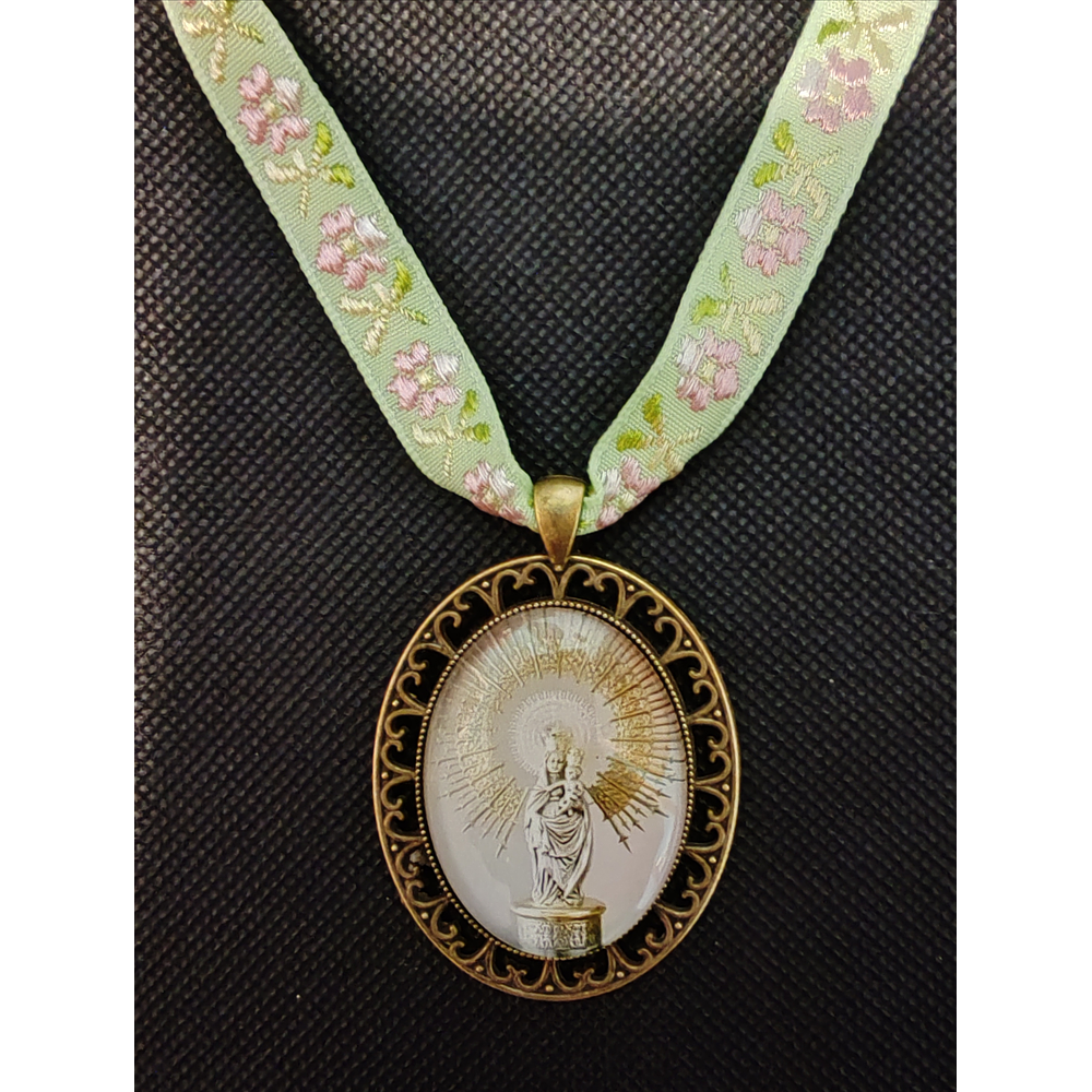 COLGANTE VIRGEN DEL PILAR VERDE