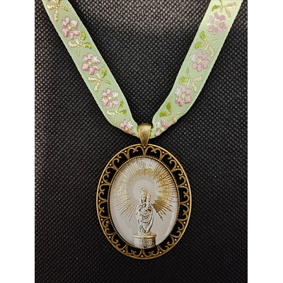 COLGANTE VIRGEN DEL PILAR VERDE