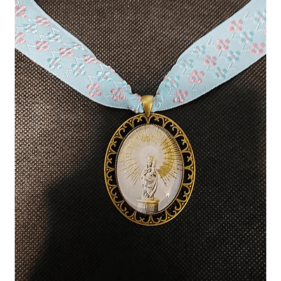 COLGANTE VIRGEN DEL PILAR CINTA TONOS AZULES