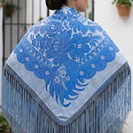 Pañuelo Mantón Regional de Seda y Rayón con Flecos – Reproducción de Diseño Antiguo