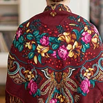 Mantón Abanto Regional: Elegancia y Confort en Color Granate