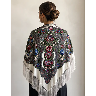 Pañuelo o Mantón Regional Tradicional 135x135 cm Blanco con Flecos Mod Selena