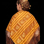 Mantón Adamascado 140x140 cm - Fleco Trenzado a Mano