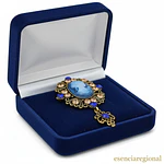 Camafeo dorado con piedras azules para indumentaria regional y elegante