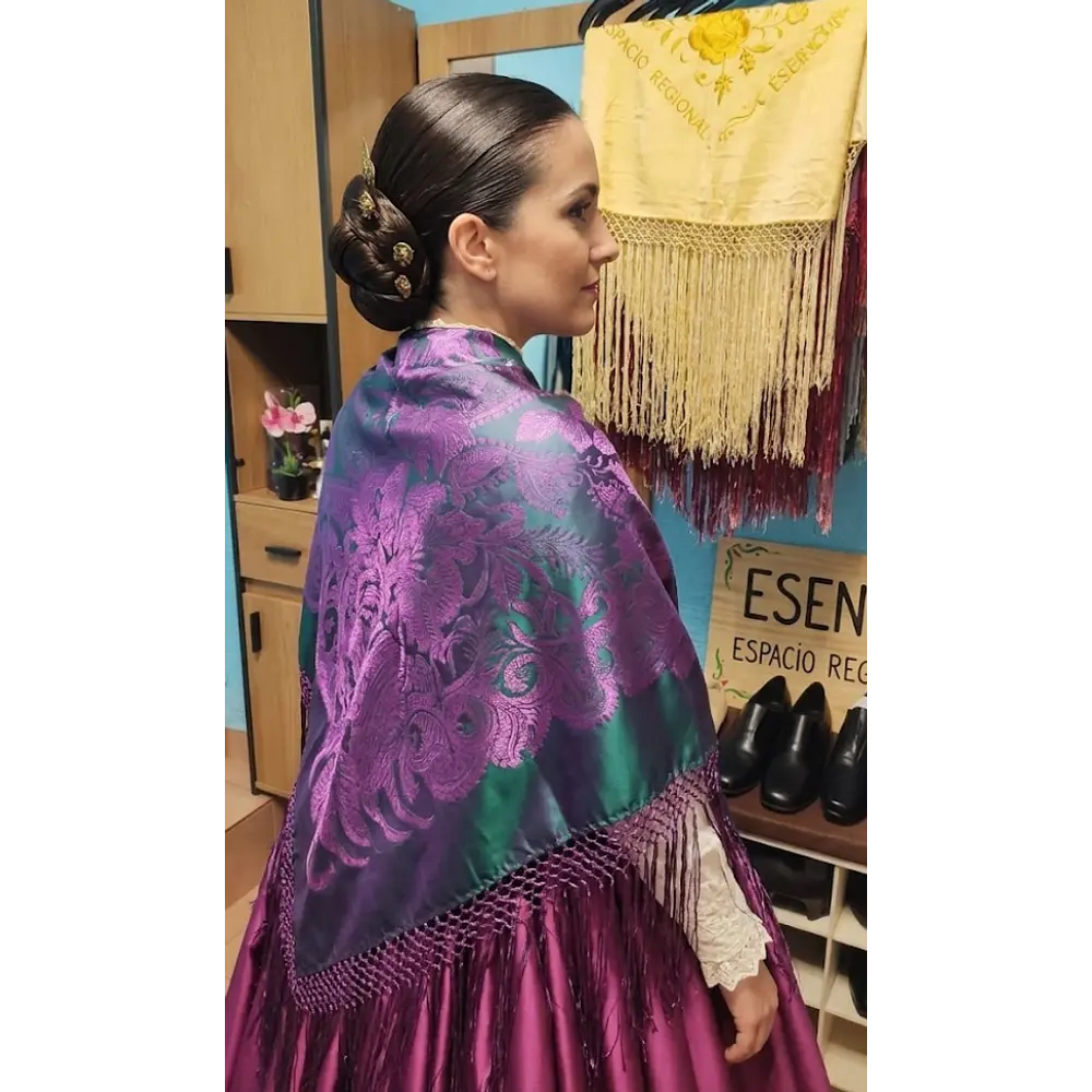 Conjunto baturra regional falda y mantón de mezcla  seda exclusivo talla 42-46