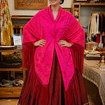 Mantón Regional Rosa Fucsia de Rayón Poliéster 140x140 cm con Fleco  Última Unidad