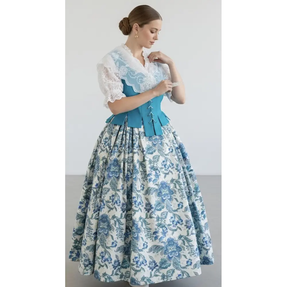 Conjunto Regional de Tres Piezas con Falda, Justillo, Chaleco y Pico de Hombros Bobiné Turquesa Talla 42-44