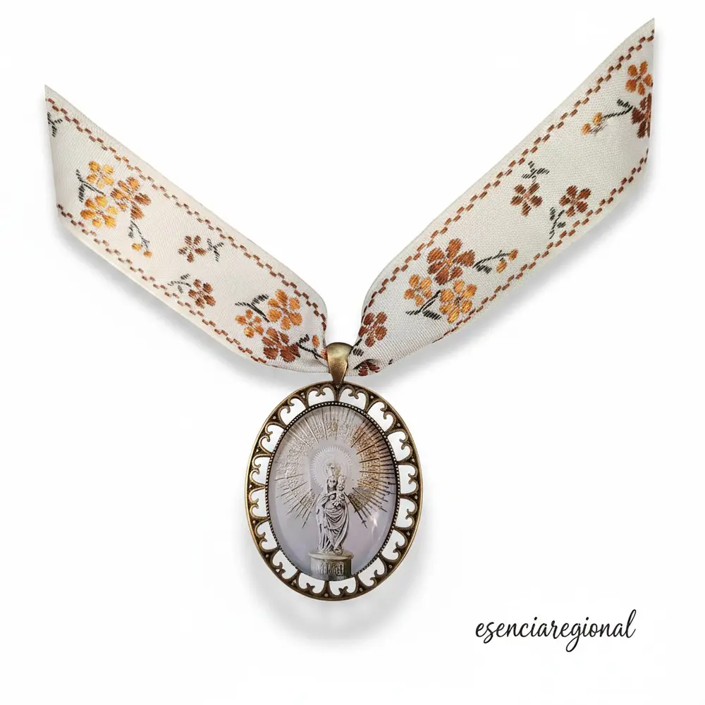 Medalla de la Virgen 6,5 cm con Cinta  Regalo Religioso y Regional