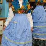 Conjunto regional aragonés con falda, mantón lanoso de 110 cm y delantal a juego T 34/36
